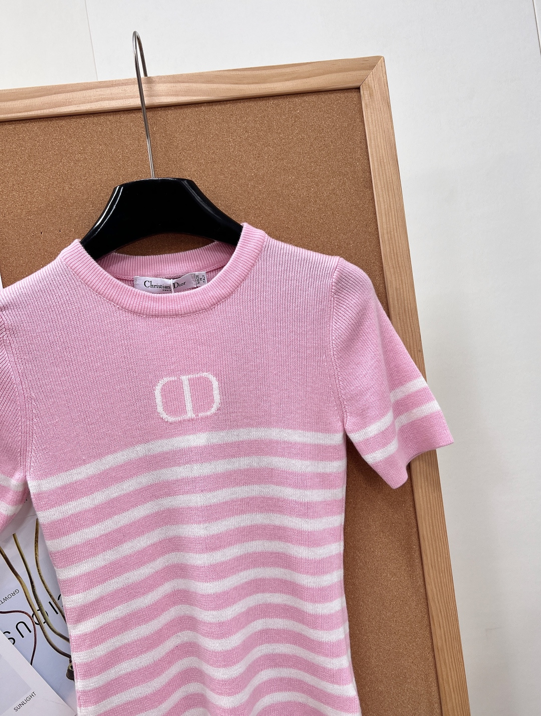 🆕Dior 26Ss新款撞色条纹针织短袖，法式简约千金本命上衣，谁能拒绝温柔又耐看的撞色条纹小针织！三色任选，黑色/白粉