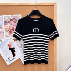 🆕Dior 26Ss新款撞色条纹针织短袖,法式简约千金本命上衣,谁能拒绝温柔又耐看的撞色条纹小针织!三色任选,黑色/白粉 🆕Dior 26Ss新款撞色条纹针织短袖,法式简约千金本命上衣,谁能拒绝温柔又耐看的撞色条纹小针织!三色任选,黑色/白粉