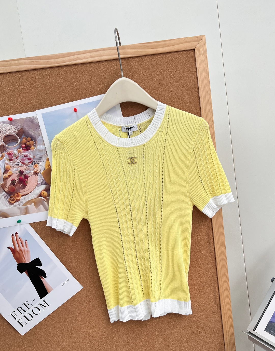 🆕CHANEL26春夏小香风本命针织短袖,复古学院千金感直接拉满💙三色现货上新!藏青、奶黄、纯净白,撞色包边设计温柔又显 🆕CHANEL26春夏小香风本命针织短袖,复古学院千金感直接拉满💙三色现货上新!藏青、奶黄、纯净白,撞色包边设计温柔又显
