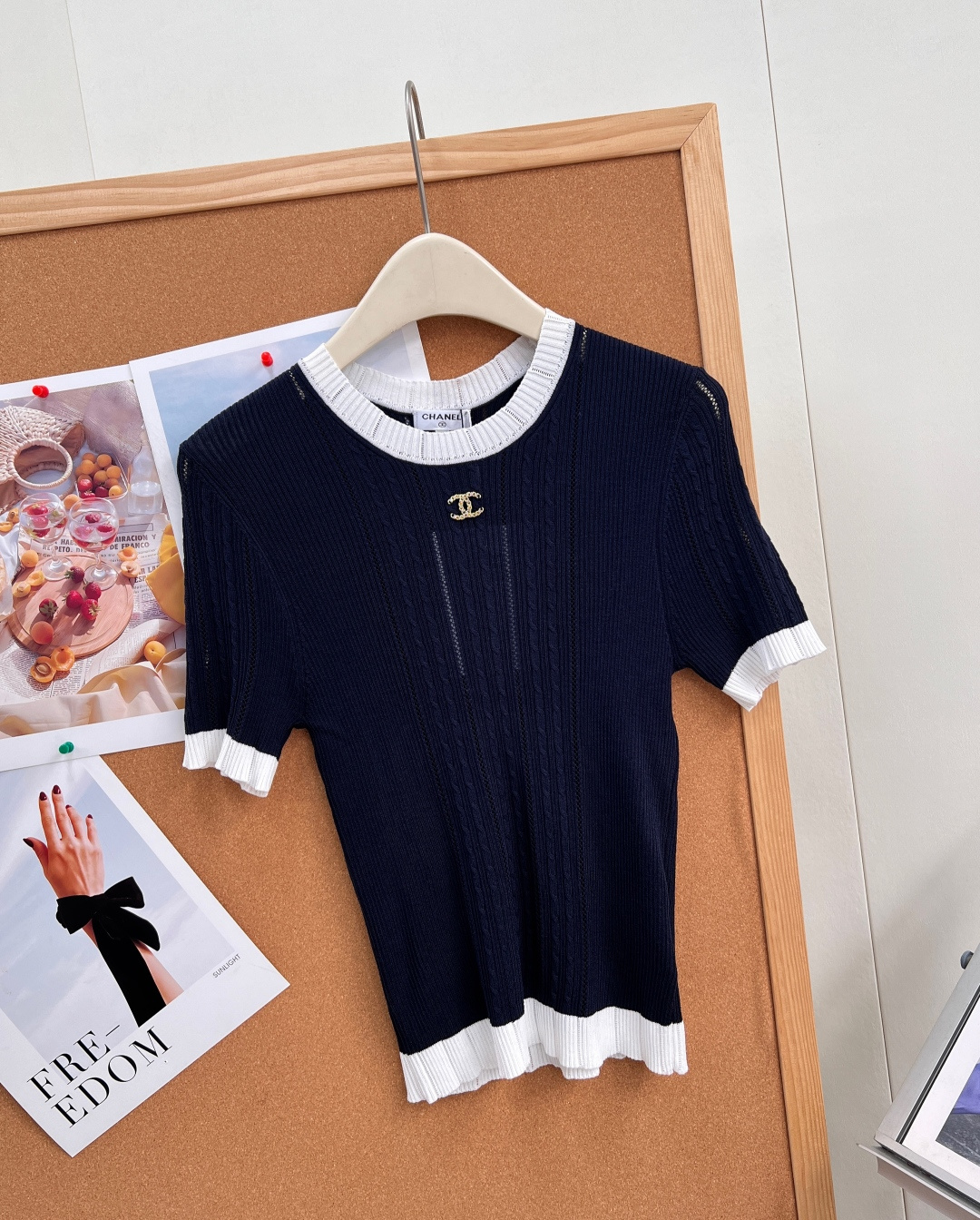 🆕CHANEL26春夏小香风本命针织短袖,复古学院千金感直接拉满💙三色现货上新!藏青、奶黄、纯净白,撞色包边设计温柔又显 🆕CHANEL26春夏小香风本命针织短袖,复古学院千金感直接拉满💙三色现货上新!藏青、奶黄、纯净白,撞色包边设计温柔又显
