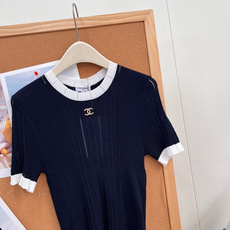 🆕CHANEL26春夏小香风本命针织短袖,复古学院千金感直接拉满💙三色现货上新!藏青、奶黄、纯净白,撞色包边设计温柔又显 🆕CHANEL26春夏小香风本命针织短袖,复古学院千金感直接拉满💙三色现货上新!藏青、奶黄、纯净白,撞色包边设计温柔又显