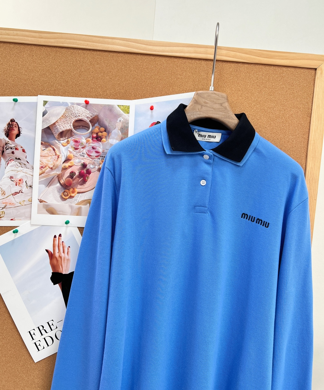 🆕MiuMiu克莱因蓝撞色领长袖Polo衫,多巴胺富家学院风26SS早春新款撞色双领Polo,亮眼克莱因蓝自带显白滤镜, 🆕MiuMiu克莱因蓝撞色领长袖Polo衫,多巴胺富家学院风26SS早春新款撞色双领Polo,亮眼克莱因蓝自带显白滤镜,