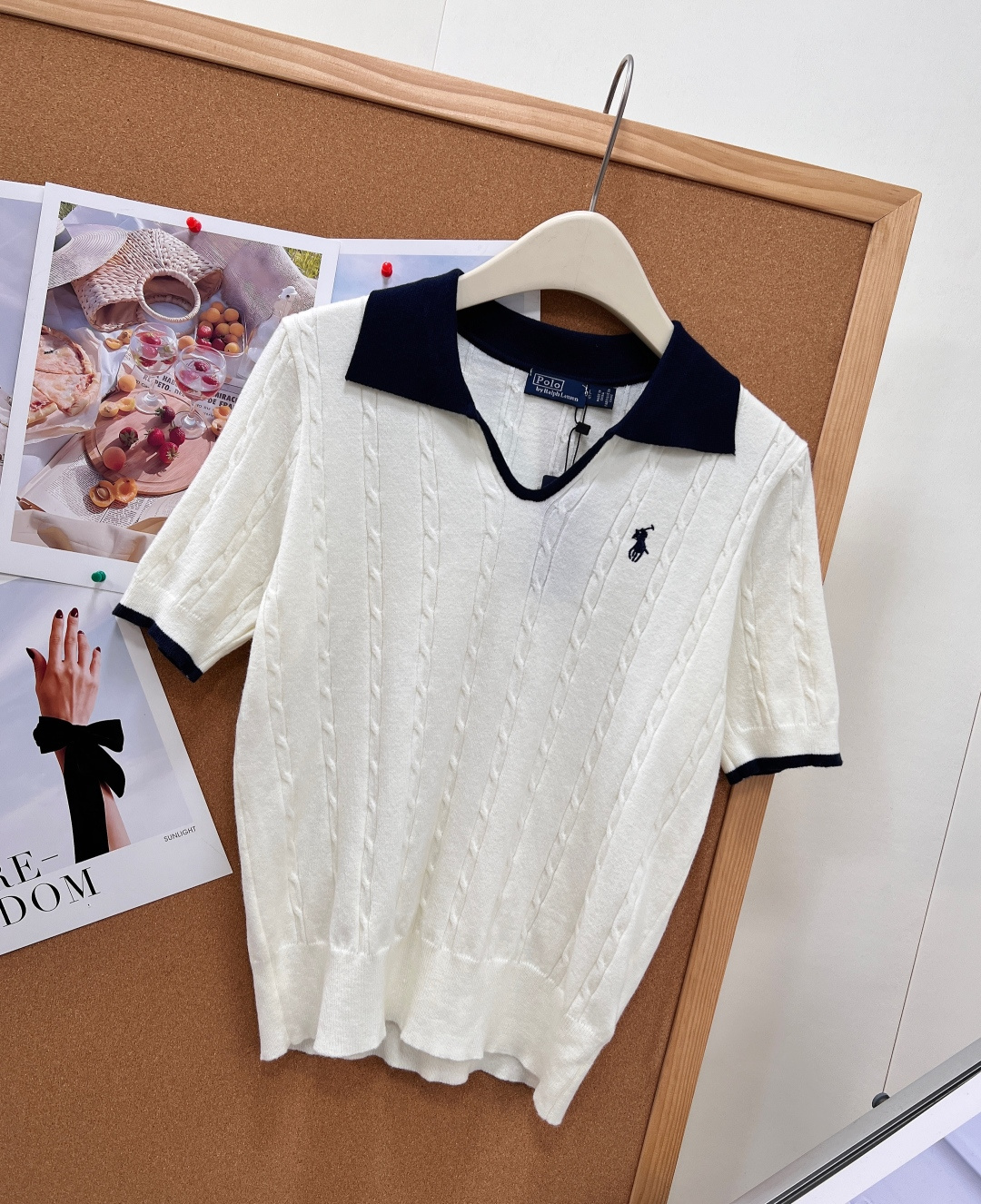 🆕Ralph Lauren撞色翻领麻花纹针织短袖 ，撞色Polo针织短袖太温柔✨经典双色撞色翻领+通体竖条麻花肌理，美式