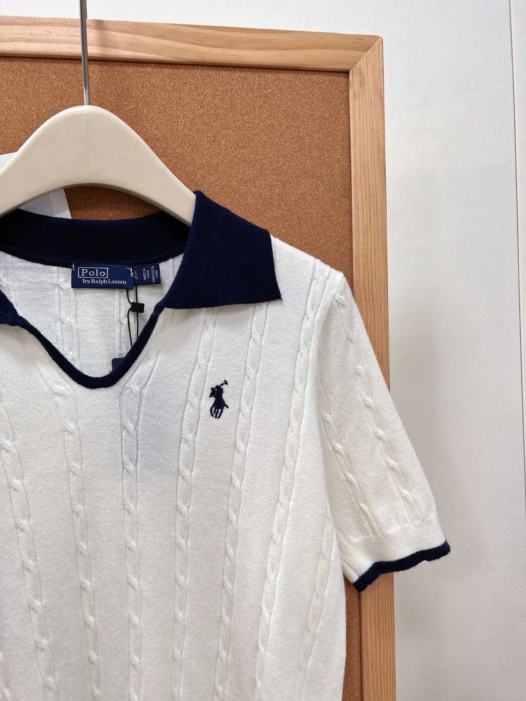 🆕Ralph Lauren撞色翻领麻花纹针织短袖 ，撞色Polo针织短袖太温柔✨经典双色撞色翻领+通体竖条麻花肌理，美式