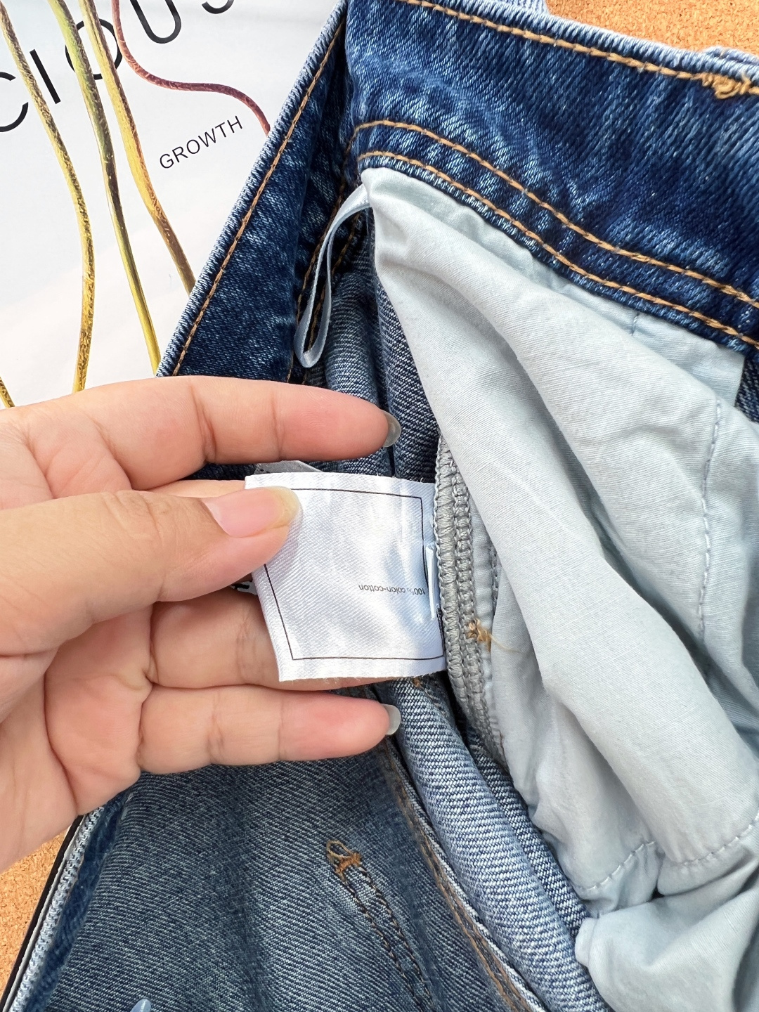 Chanel 26SS三色工装直筒牛仔裤,三色任选!法式松弛老钱风牛仔裤✨ 深藏青/水洗浅蓝/奶白三色齐发,把随性贵气完 Chanel 26SS三色工装直筒牛仔裤,三色任选!法式松弛老钱风牛仔裤✨ 深藏青/水洗浅蓝/奶白三色齐发,把随性贵气完