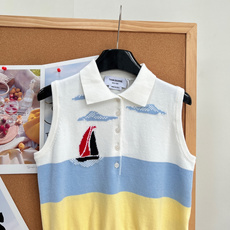 🆕Thom Browne 撞色帆船刺绣Polo针织马甲 26TB新款帆船拼色针织马甲 四季叠穿无压力💪 -三段式奶白+浅 🆕Thom Browne 撞色帆船刺绣Polo针织马甲 26TB新款帆船拼色针织马甲 四季叠穿无压力💪 -三段式奶白+浅