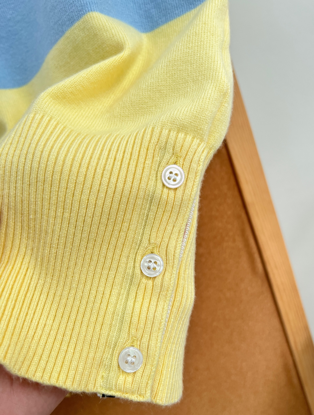 🆕Thom Browne 撞色帆船刺绣Polo针织马甲 26TB新款帆船拼色针织马甲 四季叠穿无压力💪 -三段式奶白+浅 🆕Thom Browne 撞色帆船刺绣Polo针织马甲 26TB新款帆船拼色针织马甲 四季叠穿无压力💪 -三段式奶白+浅