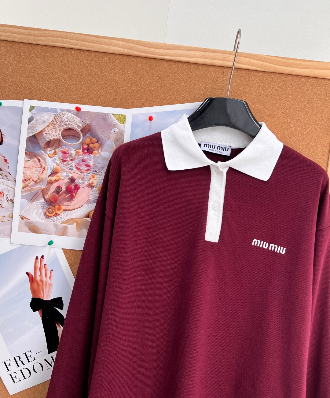 🆕miumiu新款翻领刺绣字母绣花polo衫长袖 ,撞色的双翻领的设计别出心裁,可以做情侣款,多巴胺的颜色满满的高级感, 🆕miumiu新款翻领刺绣字母绣花polo衫长袖 ,撞色的双翻领的设计别出心裁,可以做情侣款,多巴胺的颜色满满的高级感,