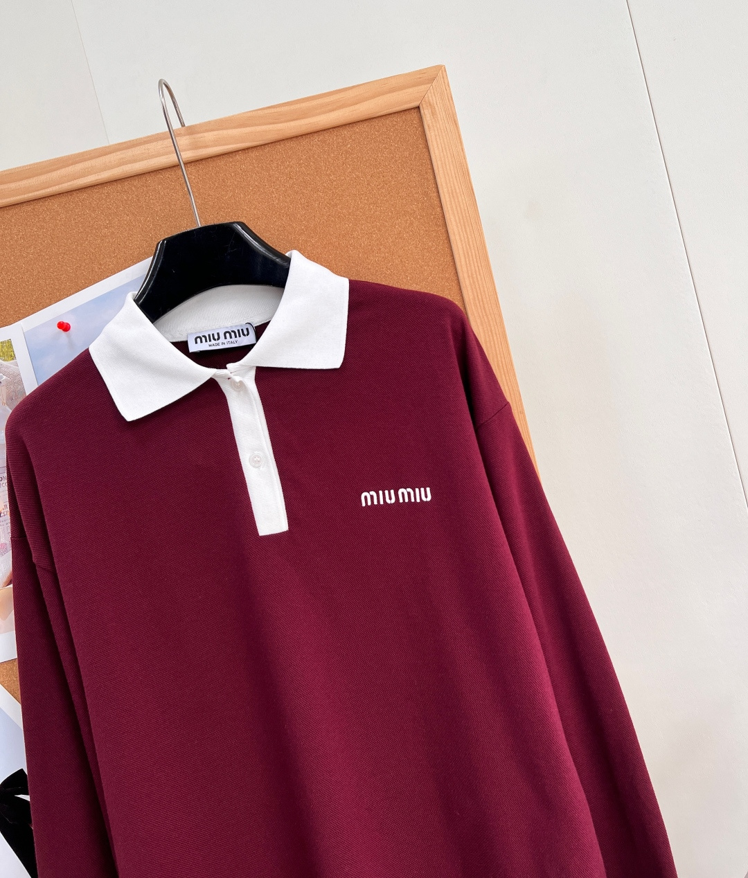 🆕miumiu新款翻领刺绣字母绣花polo衫长袖 ,撞色的双翻领的设计别出心裁,可以做情侣款,多巴胺的颜色满满的高级感, 🆕miumiu新款翻领刺绣字母绣花polo衫长袖 ,撞色的双翻领的设计别出心裁,可以做情侣款,多巴胺的颜色满满的高级感,