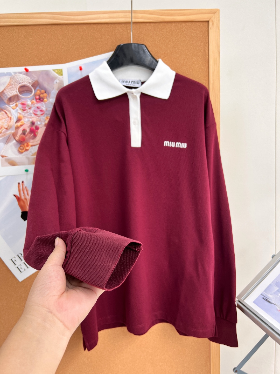 🆕miumiu新款翻领刺绣字母绣花polo衫长袖 ,撞色的双翻领的设计别出心裁,可以做情侣款,多巴胺的颜色满满的高级感, 🆕miumiu新款翻领刺绣字母绣花polo衫长袖 ,撞色的双翻领的设计别出心裁,可以做情侣款,多巴胺的颜色满满的高级感,