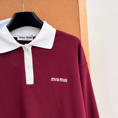 🆕miumiu新款翻领刺绣字母绣花polo衫长袖 ,撞色的双翻领的设计别出心裁,可以做情侣款,多巴胺的颜色满满的高级感, 🆕miumiu新款翻领刺绣字母绣花polo衫长袖 ,撞色的双翻领的设计别出心裁,可以做情侣款,多巴胺的颜色满满的高级感,