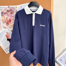 🆕miumiu新款翻领刺绣字母绣花polo衫长袖 ,撞色的双翻领的设计别出心裁,可以做情侣款,多巴胺的颜色满满的高级感, 🆕miumiu新款翻领刺绣字母绣花polo衫长袖 ,撞色的双翻领的设计别出心裁,可以做情侣款,多巴胺的颜色满满的高级感,