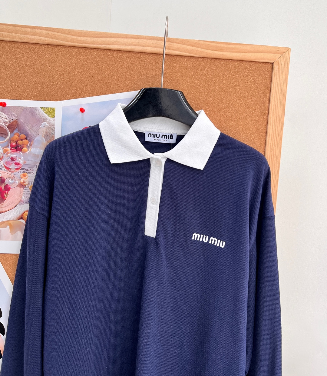 🆕miumiu新款翻领刺绣字母绣花polo衫长袖 ,撞色的双翻领的设计别出心裁,可以做情侣款,多巴胺的颜色满满的高级感, 🆕miumiu新款翻领刺绣字母绣花polo衫长袖 ,撞色的双翻领的设计别出心裁,可以做情侣款,多巴胺的颜色满满的高级感,