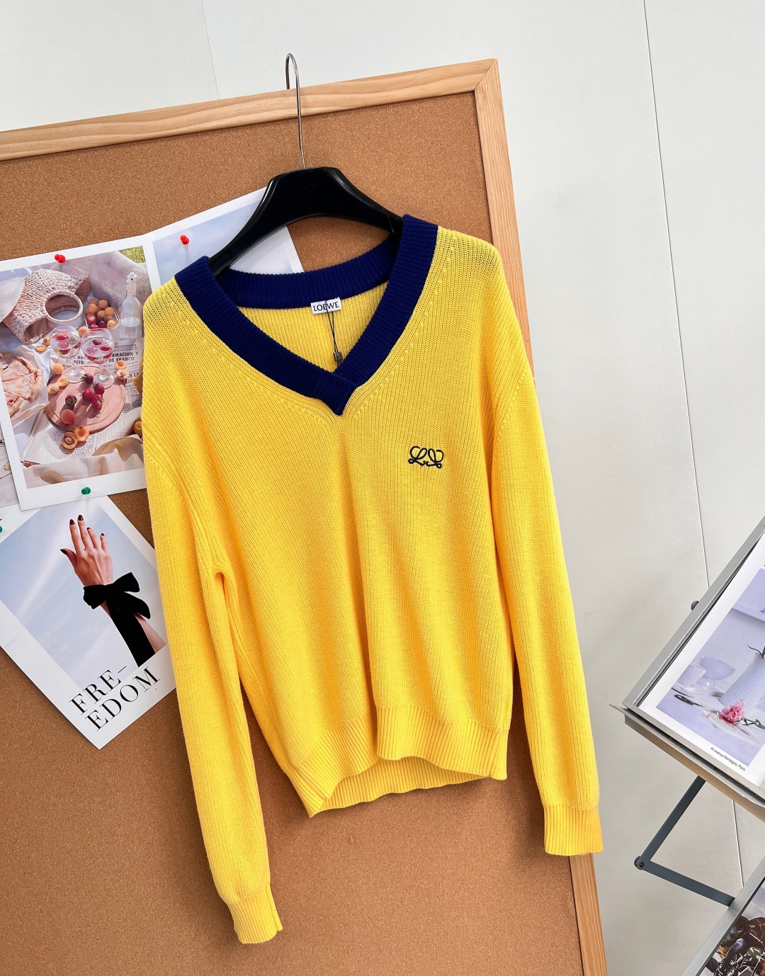 🆕LOEWE新款罗意威撞色V领Anagram刺绣上衣，26早秋Preppy知识分子风本命针织衫！三色任选直接封神 标志性