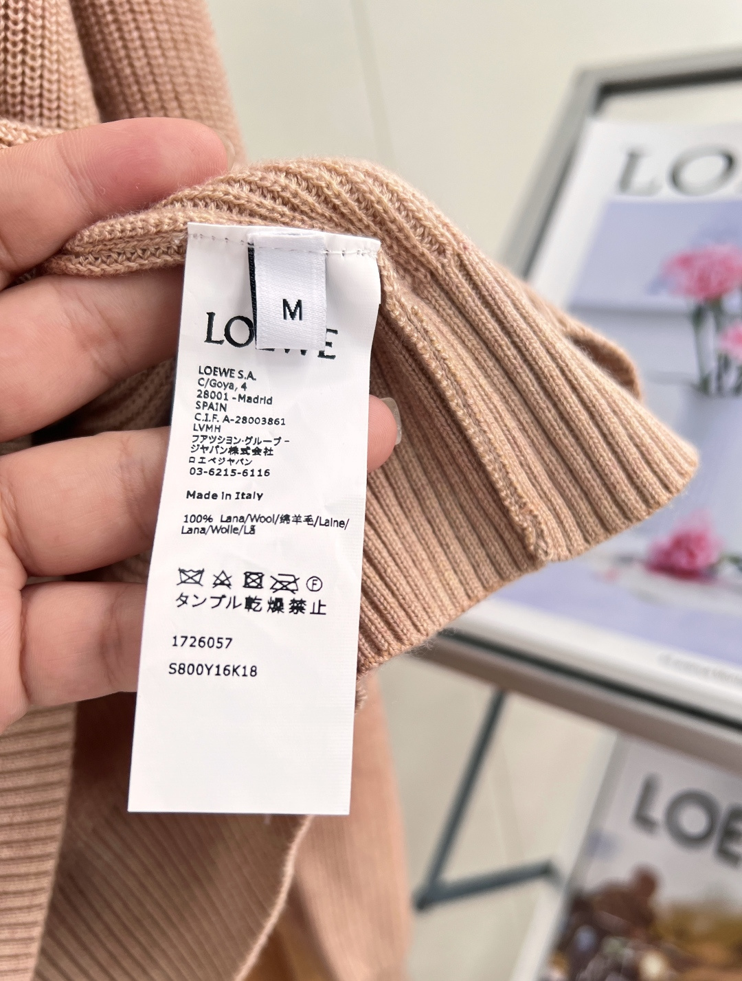 🆕LOEWE新款罗意威撞色V领Anagram刺绣上衣,26早秋Preppy知识分子风本命针织衫!三色任选直接封神 标志性 🆕LOEWE新款罗意威撞色V领Anagram刺绣上衣,26早秋Preppy知识分子风本命针织衫!三色任选直接封神 标志性
