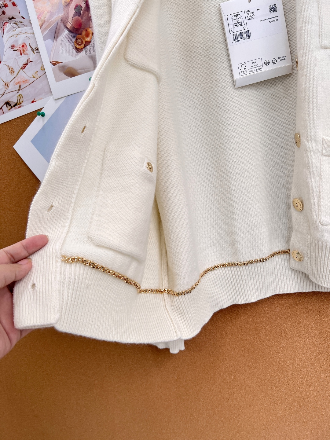 🆕CHANEL新款高端原单品质,Coco女孩26B新品!金属扣羊绒开衫外套!经典四口袋💗扣钮双c配件设计百搭减龄又时髦! 🆕CHANEL新款高端原单品质,Coco女孩26B新品!金属扣羊绒开衫外套!经典四口袋💗扣钮双c配件设计百搭减龄又时髦!