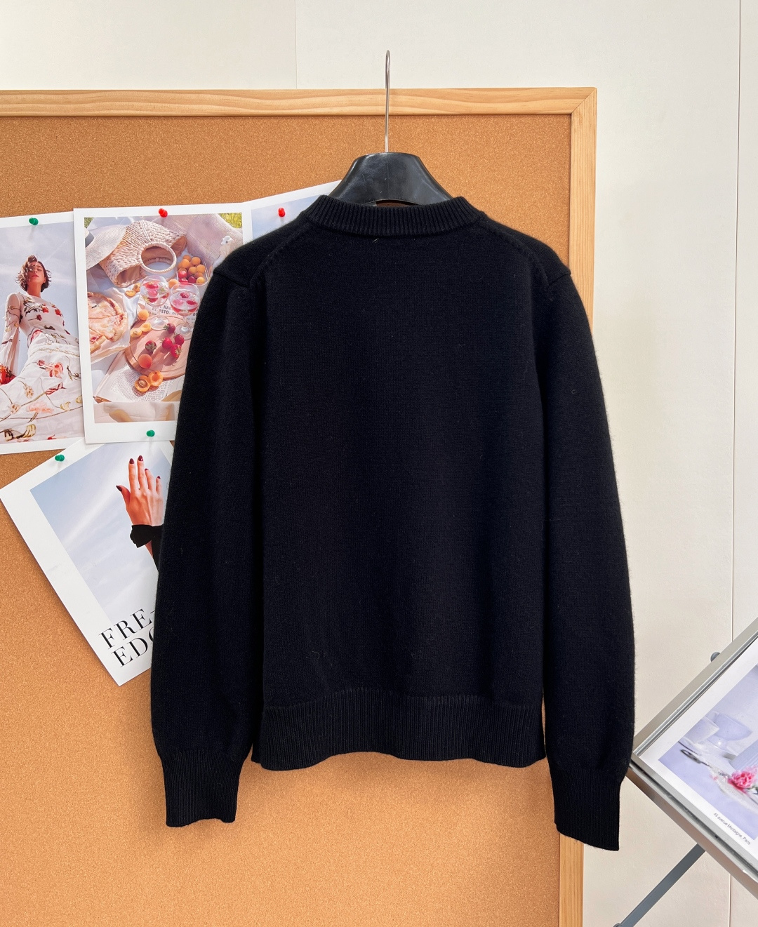 🆕CHANEL新款高端原单品质,Coco女孩26B新品!金属扣羊绒开衫外套!经典四口袋💗扣钮双c配件设计百搭减龄又时髦! 🆕CHANEL新款高端原单品质,Coco女孩26B新品!金属扣羊绒开衫外套!经典四口袋💗扣钮双c配件设计百搭减龄又时髦!