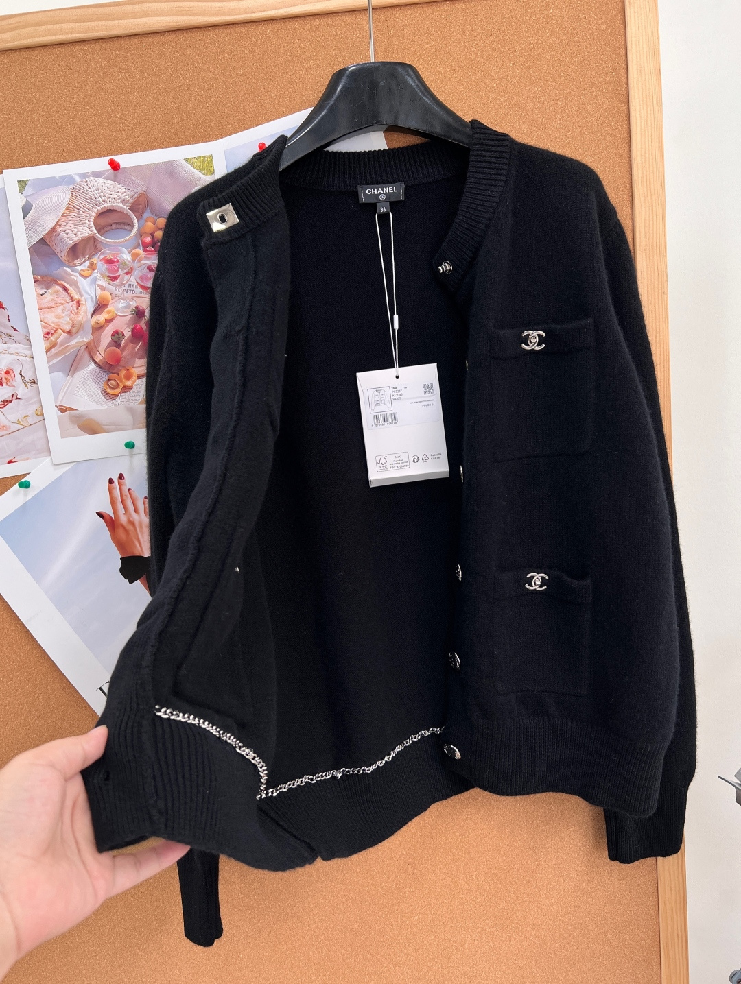 🆕CHANEL新款高端原单品质,Coco女孩26B新品!金属扣羊绒开衫外套!经典四口袋💗扣钮双c配件设计百搭减龄又时髦! 🆕CHANEL新款高端原单品质,Coco女孩26B新品!金属扣羊绒开衫外套!经典四口袋💗扣钮双c配件设计百搭减龄又时髦!
