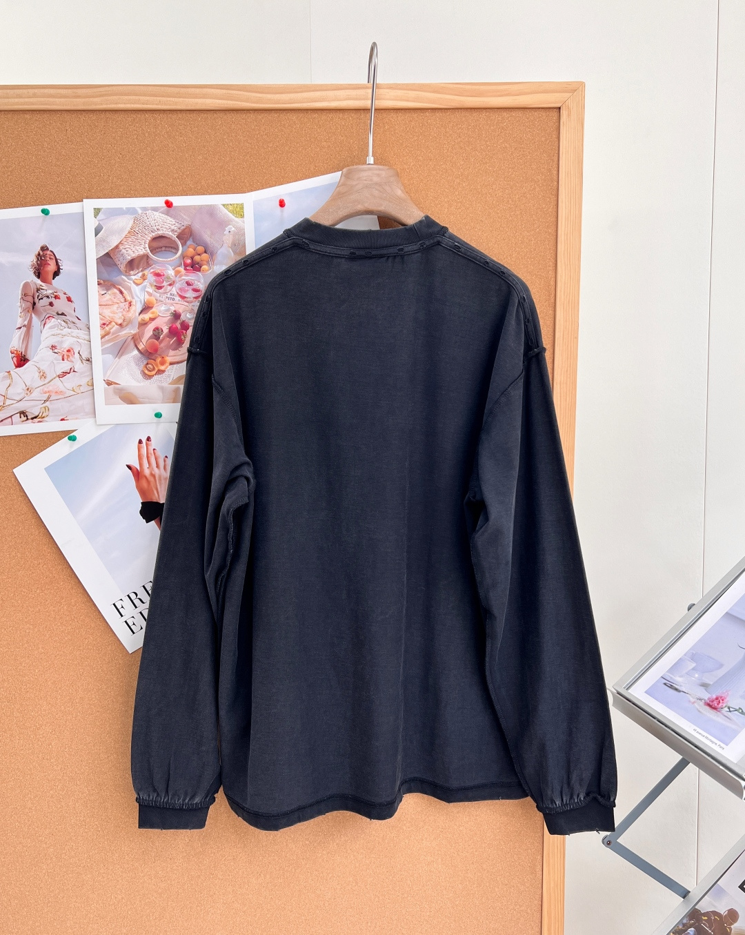 🆕BALENCIAGA巴黎世家新品男女同款！高街腔调的大廓形剪裁，上身便是oversize效果，胸前BALENCIAGA