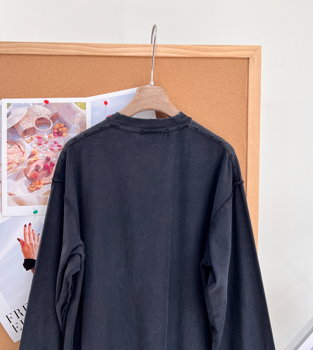 🆕BALENCIAGA巴黎世家新品男女同款！高街腔调的大廓形剪裁，上身便是oversize效果，胸前BALENCIAGA