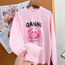 🆕GANNI粉色螃蟹印花长袖T恤 丹麦小众甜酷品牌,GANNI这件螃蟹长袖太懂少女心!爆火ins博主同款,品牌标志性俏皮 🆕GANNI粉色螃蟹印花长袖T恤 丹麦小众甜酷品牌,GANNI这件螃蟹长袖太懂少女心!爆火ins博主同款,品牌标志性俏皮