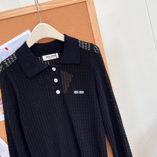 🆕Miu Miu26早秋菱格镂空翻领Polo针织长袖,温柔学院千金风|MiuMiu镂空菱格Polo针织衫,三色温柔色系任 🆕Miu Miu26早秋菱格镂空翻领Polo针织长袖,温柔学院千金风|MiuMiu镂空菱格Polo针织衫,三色温柔色系任
