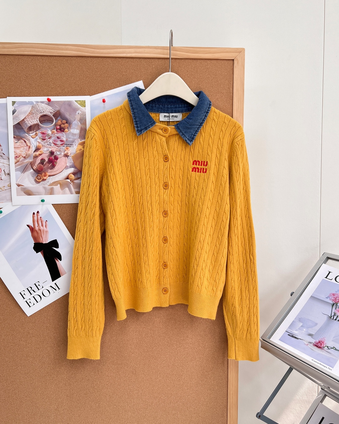 🆕Miu Miu26早秋牛仔拼接翻领麻花开衫，复古学院千金天花板✨牛仔撞色翻领+经典麻花绞花纹理，少女复古氛围感直接拉满