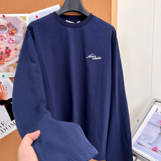 🆕Acne Studios 2026秋款新款长袖,圆领宽松版型,上身便显得十分随性和自然,胸前Acne Studios的 🆕Acne Studios 2026秋款新款长袖,圆领宽松版型,上身便显得十分随性和自然,胸前Acne Studios的
