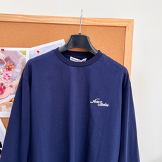 🆕Acne Studios 2026秋款新款长袖,圆领宽松版型,上身便显得十分随性和自然,胸前Acne Studios的 🆕Acne Studios 2026秋款新款长袖,圆领宽松版型,上身便显得十分随性和自然,胸前Acne Studios的