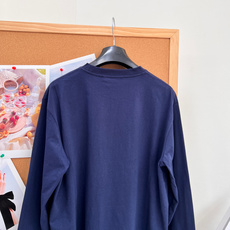 🆕Acne Studios 2026秋款新款长袖,圆领宽松版型,上身便显得十分随性和自然,胸前Acne Studios的 🆕Acne Studios 2026秋款新款长袖,圆领宽松版型,上身便显得十分随性和自然,胸前Acne Studios的