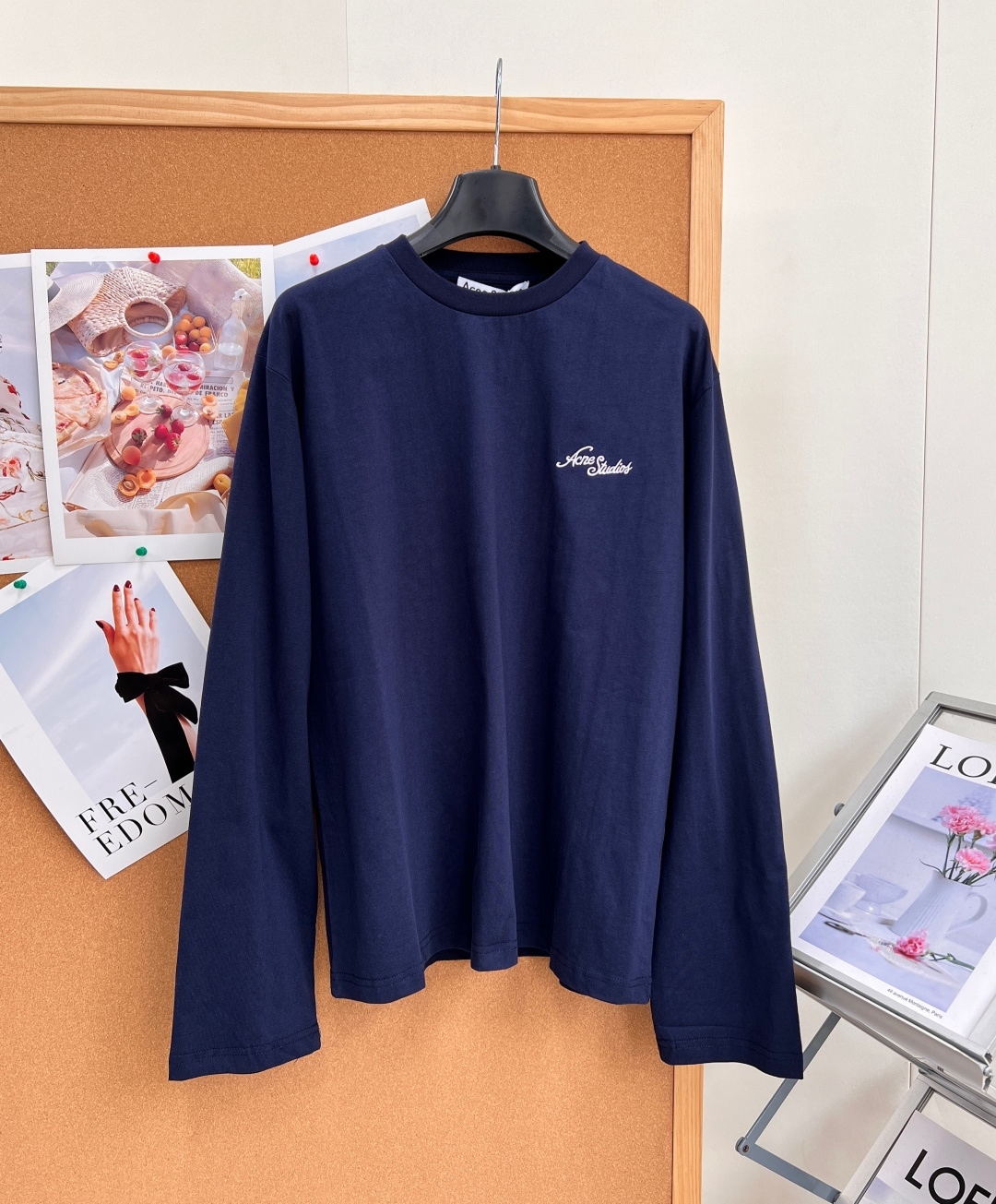 🆕Acne Studios 2026秋款新款长袖，圆领宽松版型，上身便显得十分随性和自然，胸前Acne Studios的