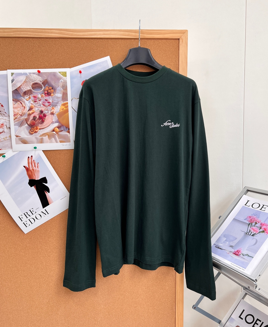🆕Acne Studios 2026秋款新款长袖，圆领宽松版型，上身便显得十分随性和自然，胸前Acne Studios的