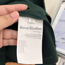 🆕Acne Studios 2026秋款新款长袖,圆领宽松版型,上身便显得十分随性和自然,胸前Acne Studios的 🆕Acne Studios 2026秋款新款长袖,圆领宽松版型,上身便显得十分随性和自然,胸前Acne Studios的