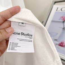 🆕🤍Acne Studios字母印花长袖T恤✨极简松弛感刚需基础款🔥干净米白底色,同色系叠印字母标语,低调朦胧的印花质感 🆕🤍Acne Studios字母印花长袖T恤✨极简松弛感刚需基础款🔥干净米白底色,同色系叠印字母标语,低调朦胧的印花质感