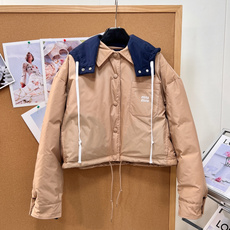 🆕Miu Miu可拆卸拼色帽短款羽绒服✨小个子本命短款羽绒服!显高比例直接焊在身上🔥 可拆卸撞色大帽子,帽子肩部自带白色 🆕Miu Miu可拆卸拼色帽短款羽绒服✨小个子本命短款羽绒服!显高比例直接焊在身上🔥 可拆卸撞色大帽子,帽子肩部自带白色