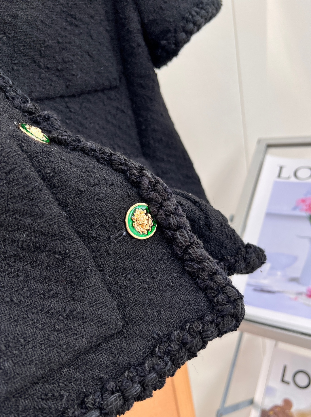 🆕CHANEL26秋冬新品黑色短袖小香外套✨经典永不过时的法式贵气小香款🔥高质感粗花呢面料,肌理饱满扎实,氛围感直接拉满 🆕CHANEL26秋冬新品黑色短袖小香外套✨经典永不过时的法式贵气小香款🔥高质感粗花呢面料,肌理饱满扎实,氛围感直接拉满