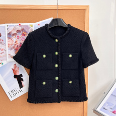 🆕CHANEL26秋冬新品黑色短袖小香外套✨经典永不过时的法式贵气小香款🔥高质感粗花呢面料,肌理饱满扎实,氛围感直接拉满 🆕CHANEL26秋冬新品黑色短袖小香外套✨经典永不过时的法式贵气小香款🔥高质感粗花呢面料,肌理饱满扎实,氛围感直接拉满