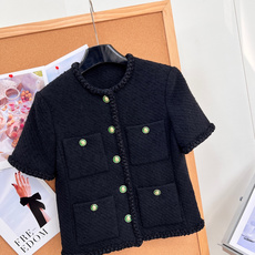 🆕CHANEL26秋冬新品黑色短袖小香外套✨经典永不过时的法式贵气小香款🔥高质感粗花呢面料,肌理饱满扎实,氛围感直接拉满 🆕CHANEL26秋冬新品黑色短袖小香外套✨经典永不过时的法式贵气小香款🔥高质感粗花呢面料,肌理饱满扎实,氛围感直接拉满