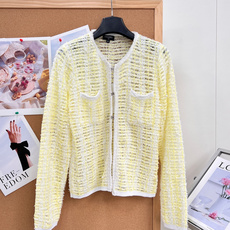 🆕CHANEL💛小香风蛋黄镂空圆领针织开衫✨温柔氛围感直接拉满的奶油黄开衫💫清新蛋黄调配色,柔和显白,少女感十足,镂空勾 🆕CHANEL💛小香风蛋黄镂空圆领针织开衫✨温柔氛围感直接拉满的奶油黄开衫💫清新蛋黄调配色,柔和显白,少女感十足,镂空勾