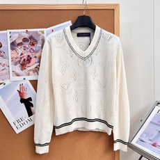 🆕LOUIS VUITTON新品航海系列V领套头毛衣 Cleanfit简约高级感直接拉满✨ 温柔米白底色搭配黑白撞色包边 🆕LOUIS VUITTON新品航海系列V领套头毛衣 Cleanfit简约高级感直接拉满✨ 温柔米白底色搭配黑白撞色包边
