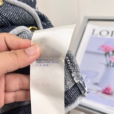 🆕LOUIS VUITTON新款撞色老花针织开衫。复古贵气氛围感✨两色可选|藏青/花灰,经典圆领小香风开衫版型,全身满幅 🆕LOUIS VUITTON新款撞色老花针织开衫。复古贵气氛围感✨两色可选|藏青/花灰,经典圆领小香风开衫版型,全身满幅