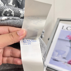 🆕LOUIS VUITTON新款撞色老花针织开衫。复古贵气氛围感✨两色可选|藏青/花灰,经典圆领小香风开衫版型,全身满幅 🆕LOUIS VUITTON新款撞色老花针织开衫。复古贵气氛围感✨两色可选|藏青/花灰,经典圆领小香风开衫版型,全身满幅