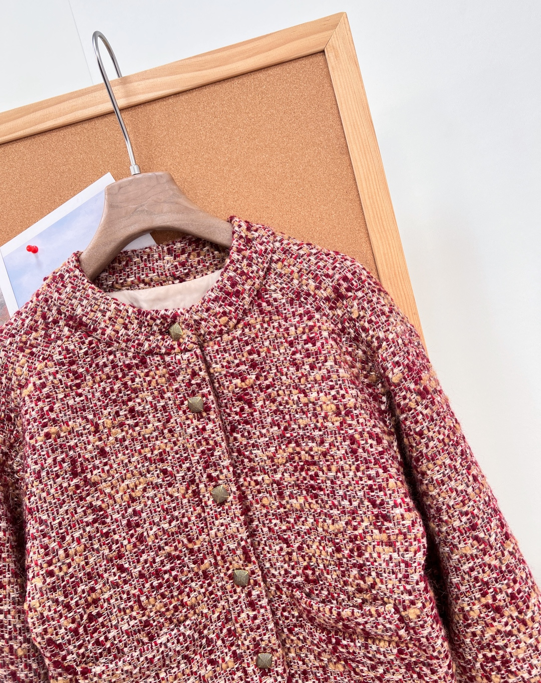 🆕Loro Piana26秋冬花呢粗纺短外套,复古氛围感老钱风✨酒红混金棕杂色花呢,混纺粗纺肌理感满满,色调浓郁复古,自 🆕Loro Piana26秋冬花呢粗纺短外套,复古氛围感老钱风✨酒红混金棕杂色花呢,混纺粗纺肌理感满满,色调浓郁复古,自