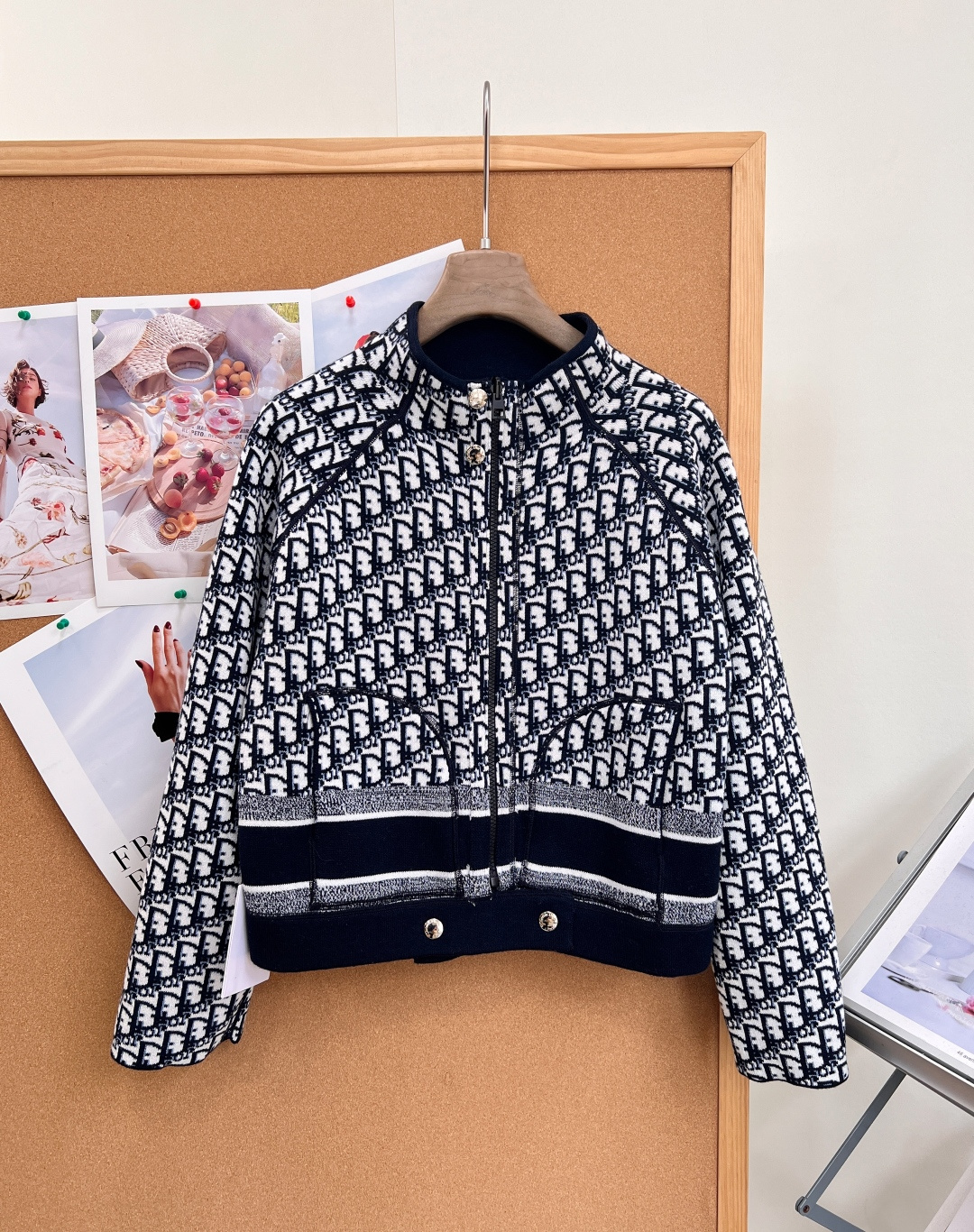 🆕Dior 新款经典老花logo羊绒夹克外套 双面可穿处处彰显价值面料足够让人惊叹帅气双面穿毛衣🆕甄选百分之百春羊毛🦙面 🆕Dior 新款经典老花logo羊绒夹克外套 双面可穿处处彰显价值面料足够让人惊叹帅气双面穿毛衣🆕甄选百分之百春羊毛🦙面