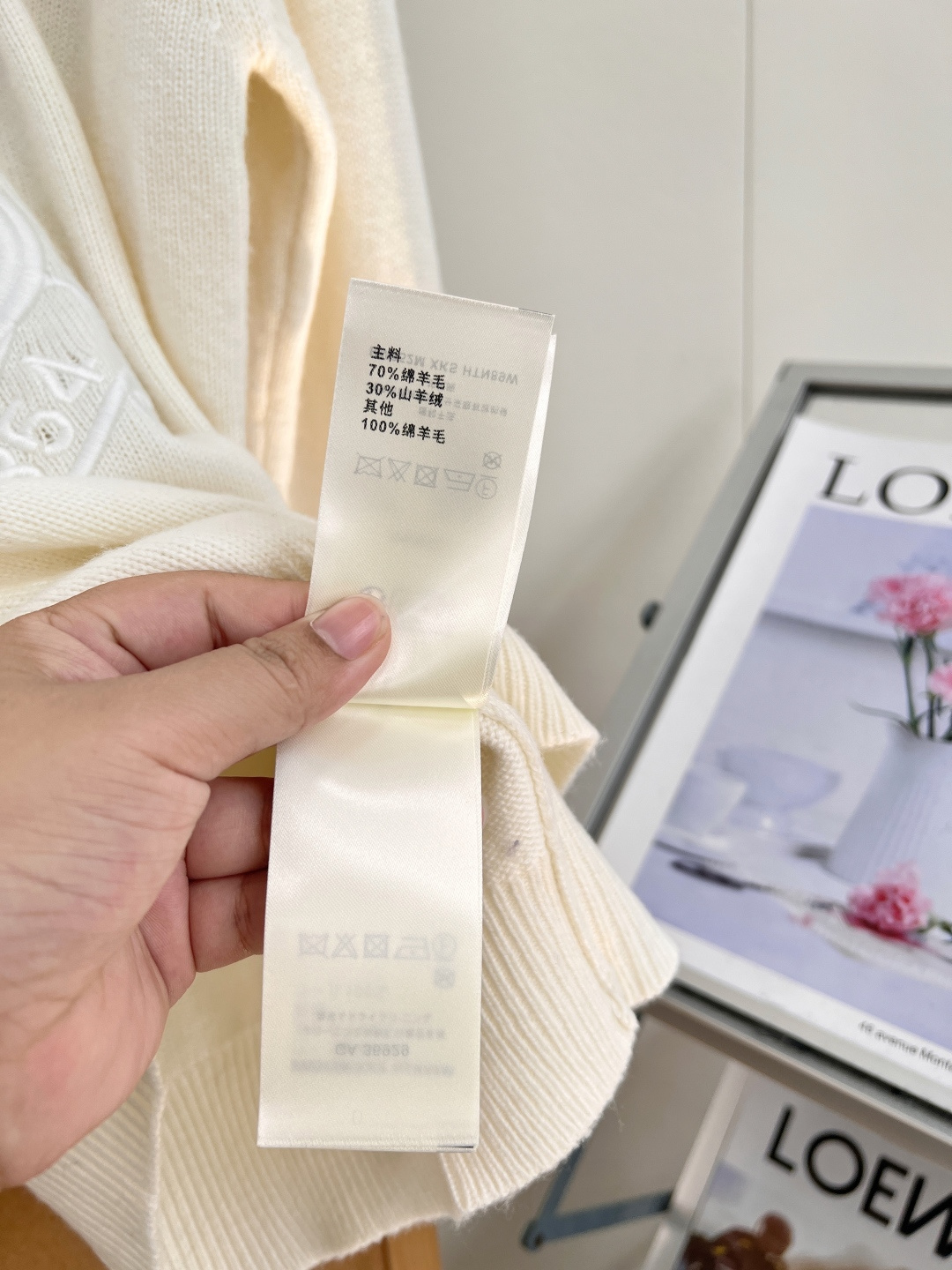 🆕LOUIS VUITTON26早秋盾牌徽标刺绣圆领针织衫✨老钱学院风天花板 经典圆领+插肩袖剪裁,版型松弛不紧绷,对各 🆕LOUIS VUITTON26早秋盾牌徽标刺绣圆领针织衫✨老钱学院风天花板 经典圆领+插肩袖剪裁,版型松弛不紧绷,对各