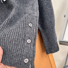 🆕Thom Browne秋冬可拆卸🎀蝴蝶结圆领羊毛针织衫✨学院少女氛围感天花板 专柜火爆款,顶级版本完整还原专柜细节! 🆕Thom Browne秋冬可拆卸🎀蝴蝶结圆领羊毛针织衫✨学院少女氛围感天花板 专柜火爆款,顶级版本完整还原专柜细节!