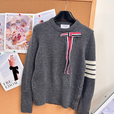 🆕Thom Browne秋冬可拆卸🎀蝴蝶结圆领羊毛针织衫✨学院少女氛围感天花板 专柜火爆款,顶级版本完整还原专柜细节! 🆕Thom Browne秋冬可拆卸🎀蝴蝶结圆领羊毛针织衫✨学院少女氛围感天花板 专柜火爆款,顶级版本完整还原专柜细节!