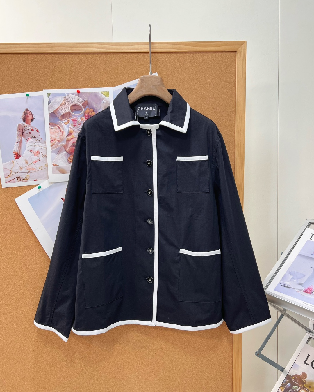 🆕CHANEL小香新款撞色翻领口袋外套，甄选100%全棉梭织面料，经预缩定型后整理，布面肌理清晰，兼具挺括度与垂坠悬感，