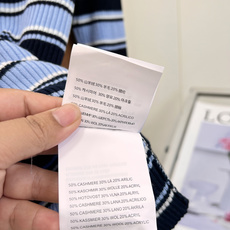 🆕Miu Miu新款细条纹Polo罗纹针织上衣🧶学院感直接拉满✨经典Polo翻领设计,半开襟两粒扣,简约又有少女学院氛围 🆕Miu Miu新款细条纹Polo罗纹针织上衣🧶学院感直接拉满✨经典Polo翻领设计,半开襟两粒扣,简约又有少女学院氛围
