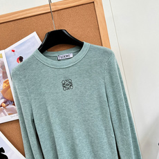 🆕Loewe 26早秋拼色袖刺绣针织长袖🍃经典Anagram刺绣logo,简约低调,辨识度拉满 圆领基础版型,搭配撞色拼 🆕Loewe 26早秋拼色袖刺绣针织长袖🍃经典Anagram刺绣logo,简约低调,辨识度拉满 圆领基础版型,搭配撞色拼